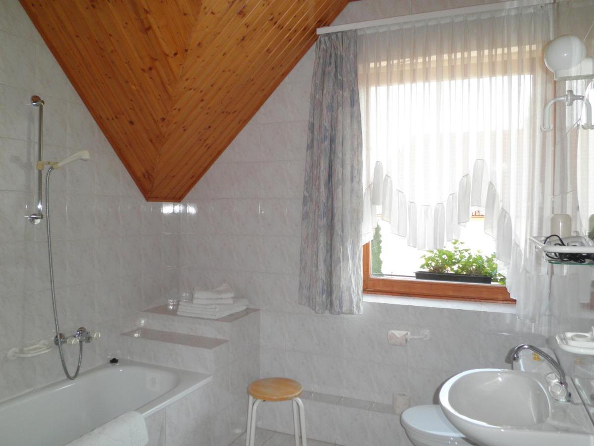 Gruendner Vendeghaz Bed & Breakfast Siofok Bagian luar foto