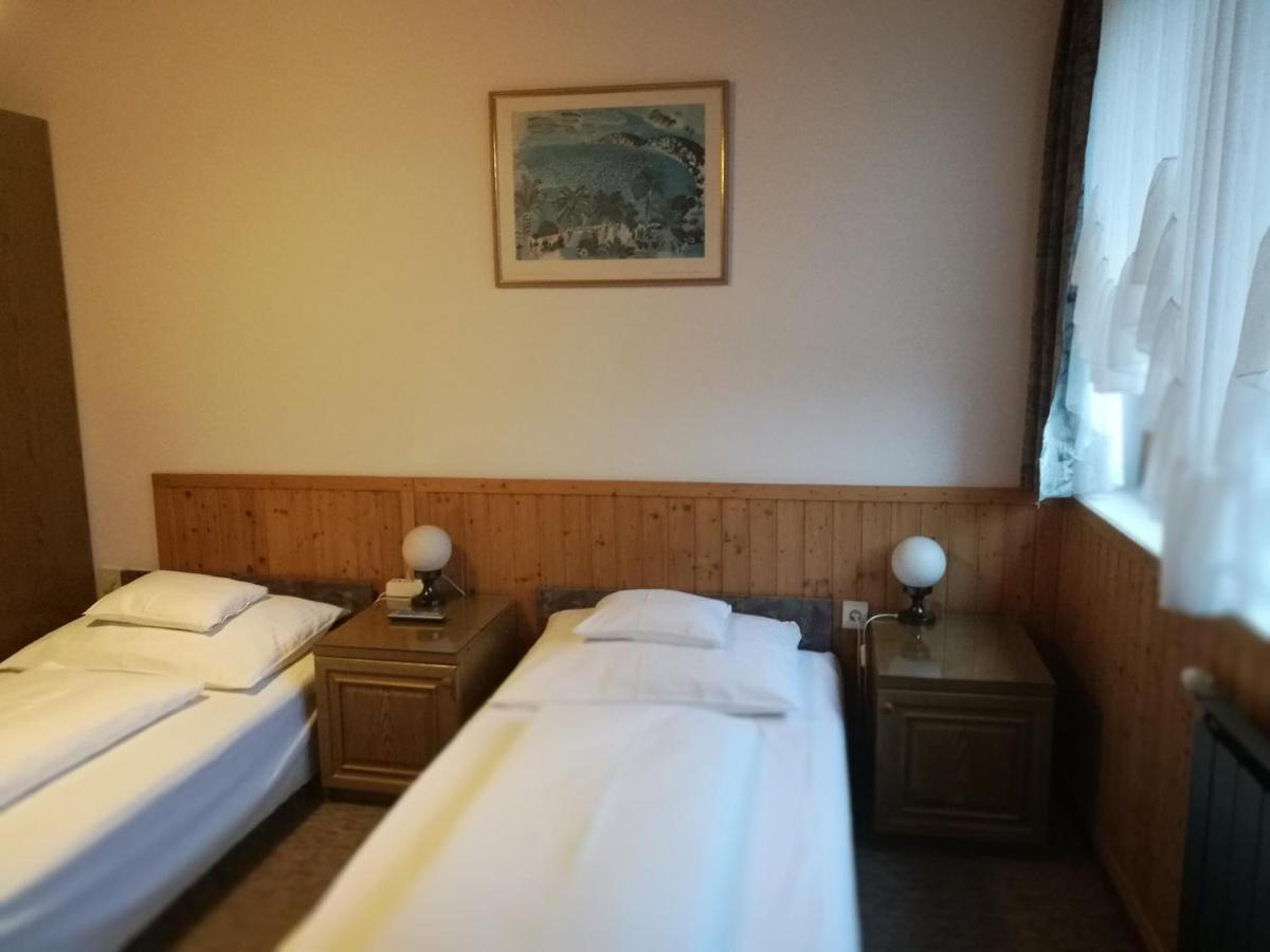 Gruendner Vendeghaz Bed & Breakfast Siofok Bagian luar foto