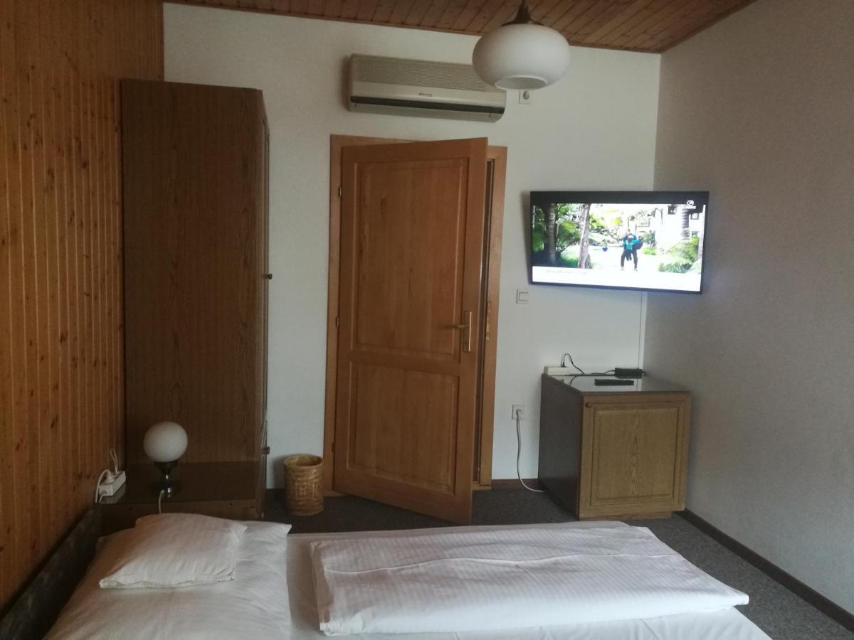 Gruendner Vendeghaz Bed & Breakfast Siofok Bagian luar foto