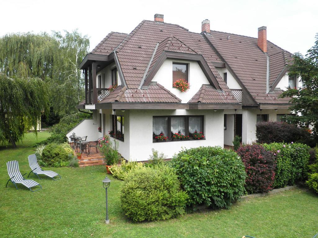 Gruendner Vendeghaz Bed & Breakfast Siofok Bagian luar foto