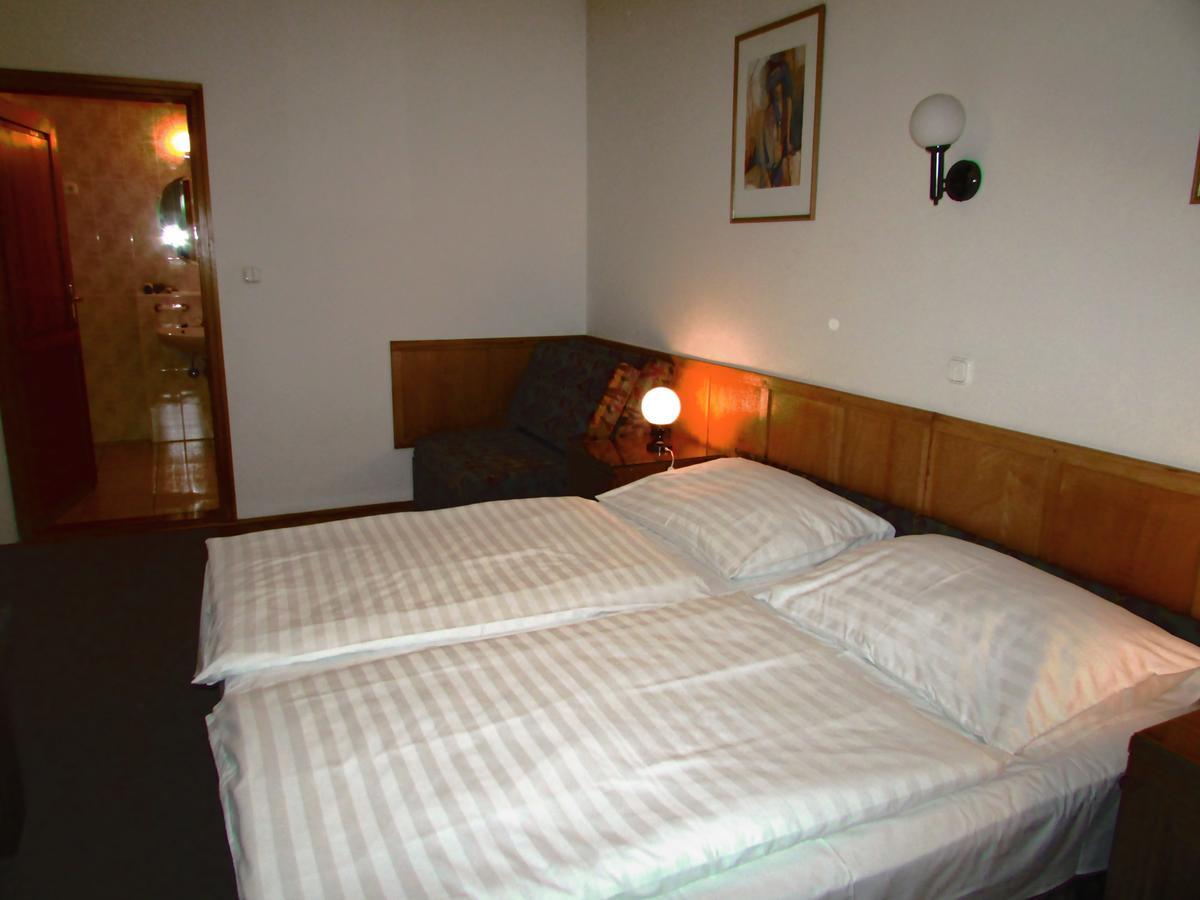 Gruendner Vendeghaz Bed & Breakfast Siofok Bagian luar foto